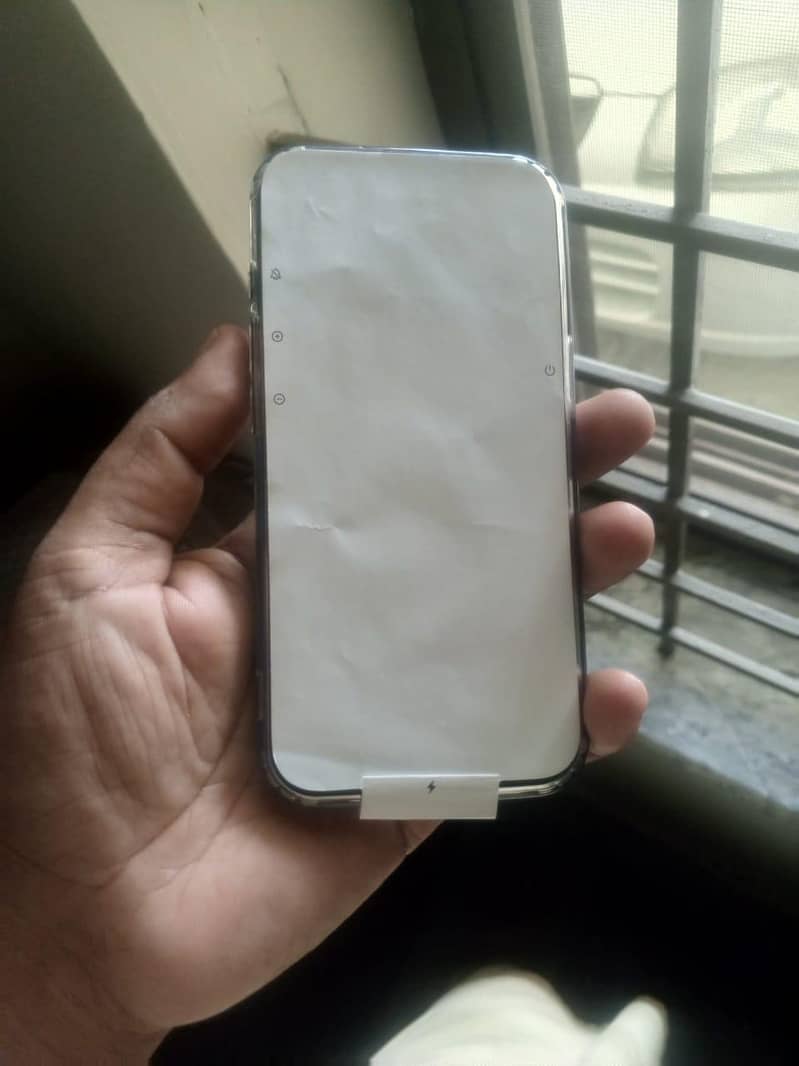 Apple iPhone 16e 0