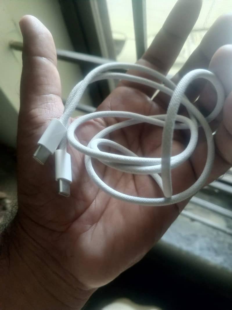 Apple iPhone 16e 2