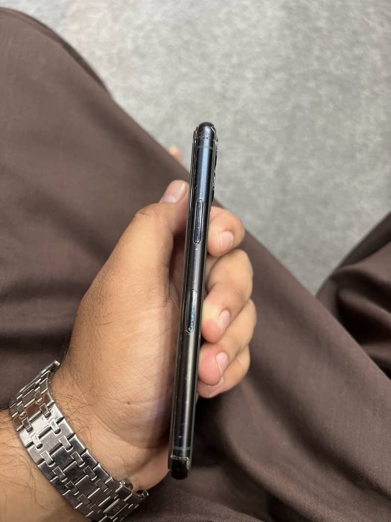 Apple iPhone 11 Pro 1