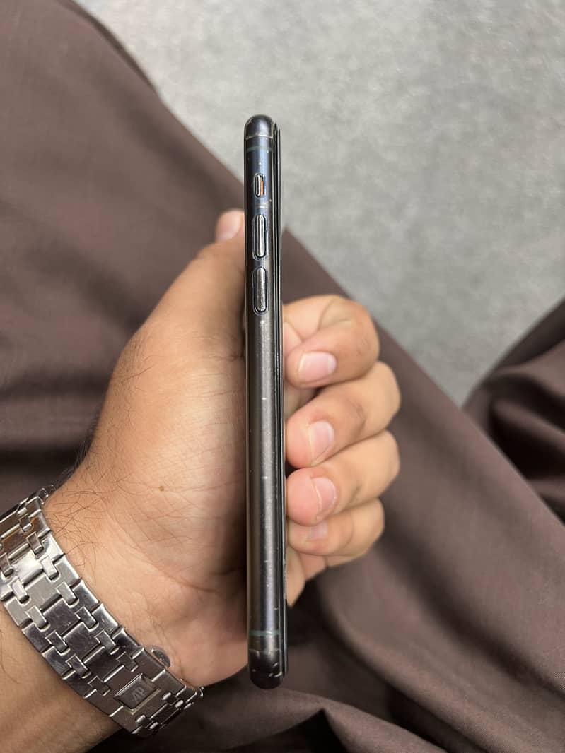 Apple iPhone 11 Pro 3