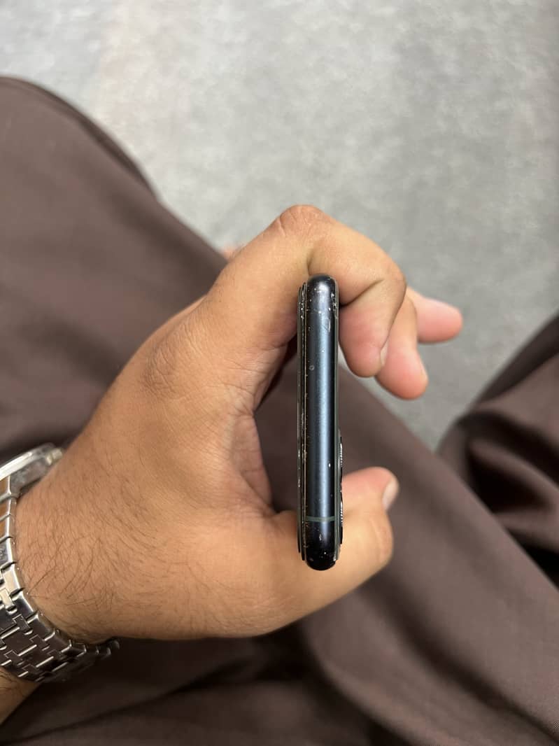 Apple iPhone 11 Pro 4