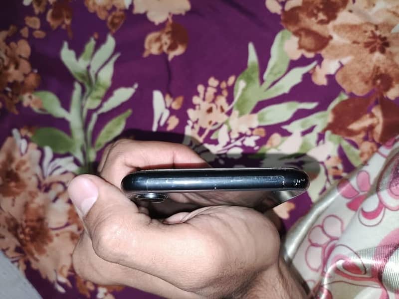 Apple iPhone XR 0