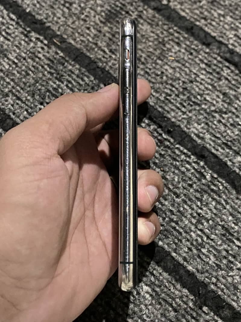 Apple iPhone 11 Pro 1