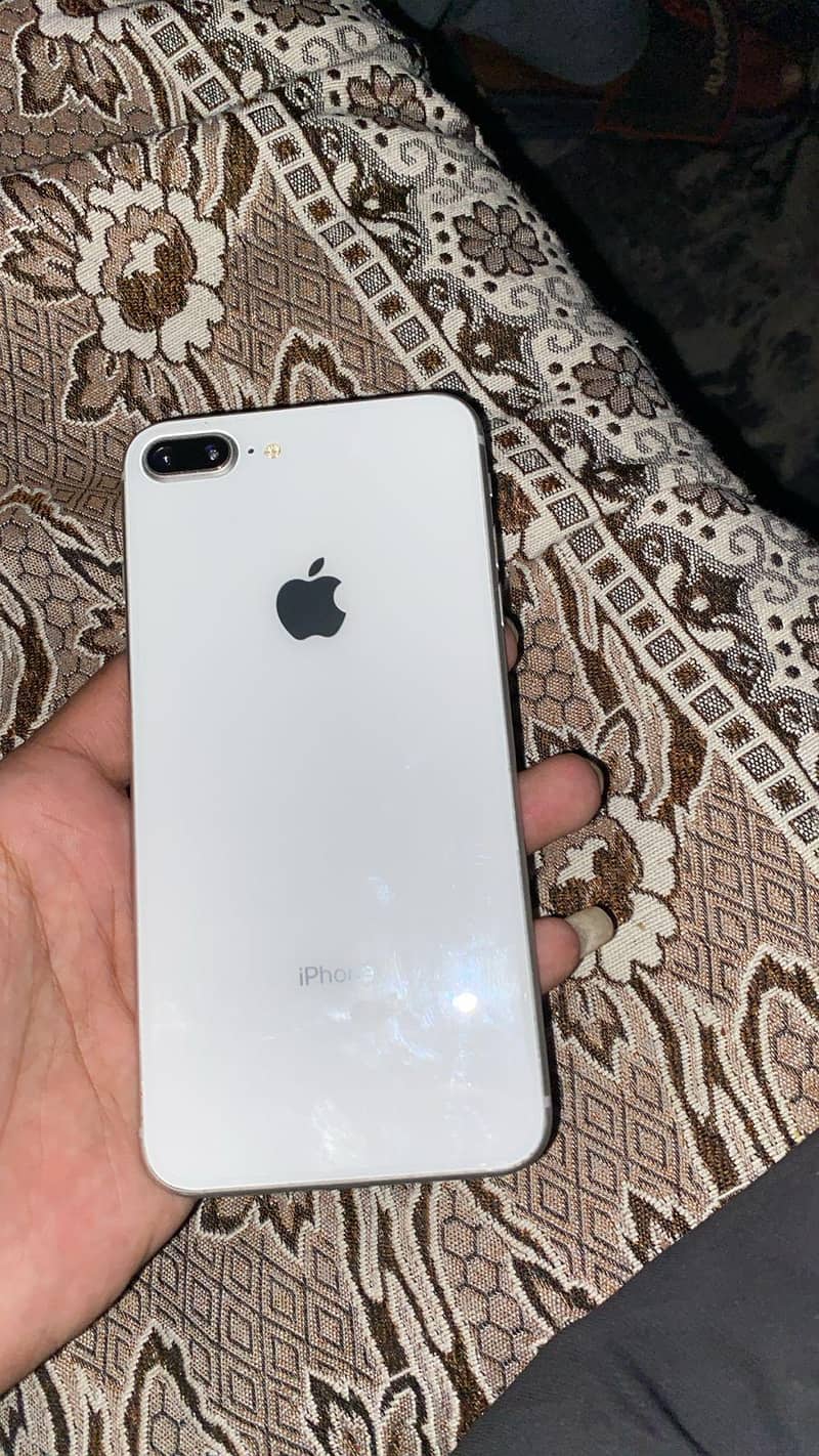 Apple iPhone 8 Plus 1