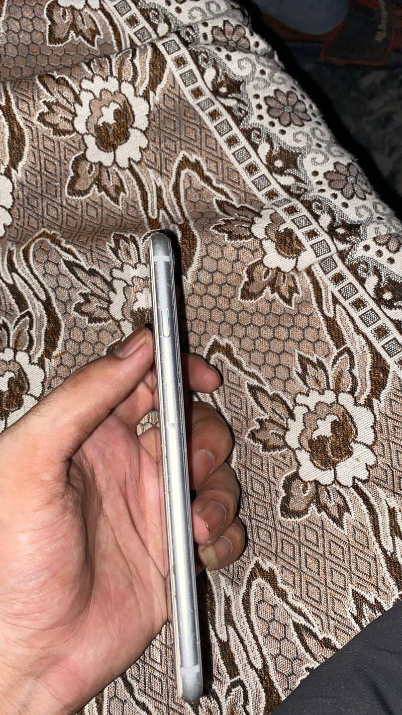 Apple iPhone 8 Plus 2