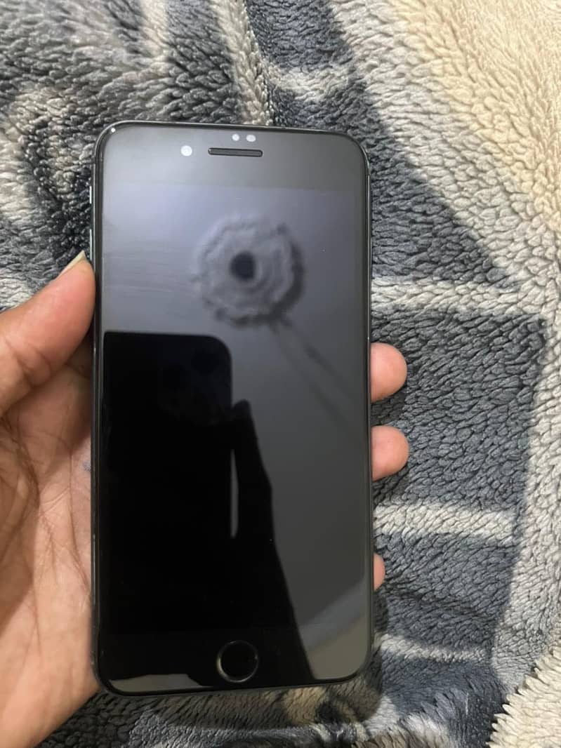 Apple iPhone 8 Plus 0