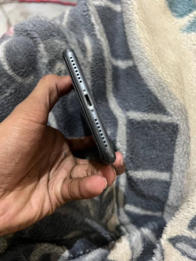 Apple iPhone 8 Plus 4