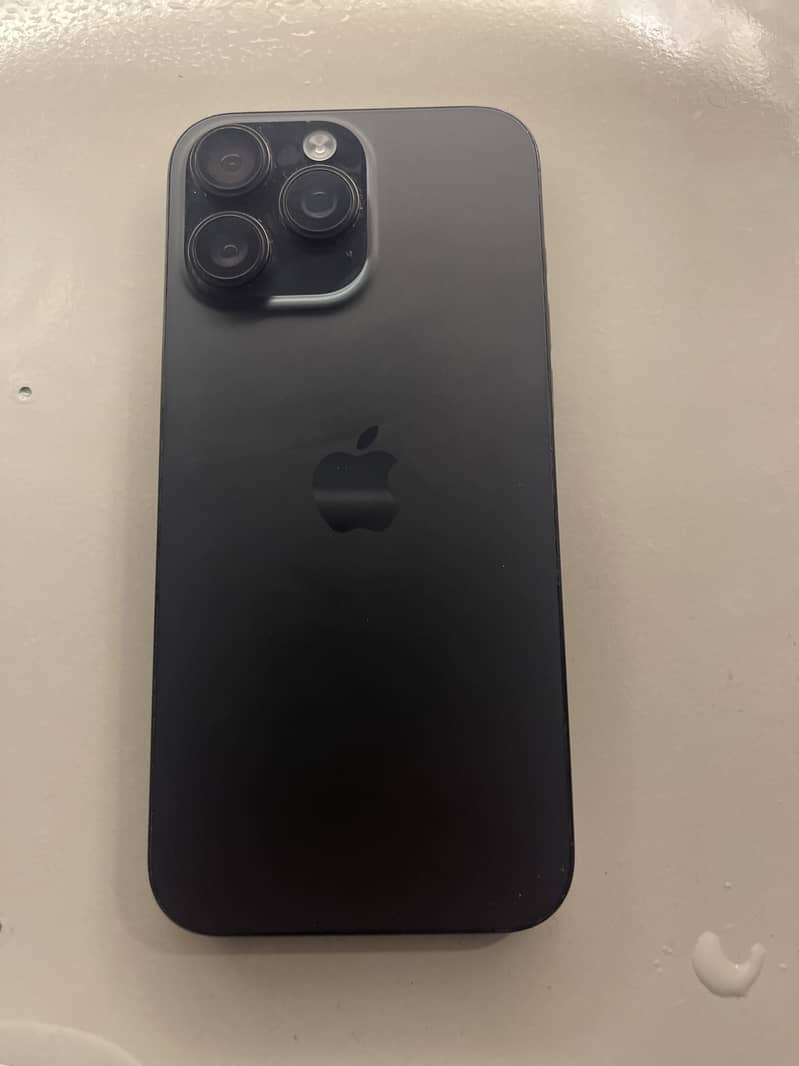 Apple iPhone 16 Pro Max 1