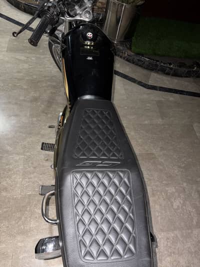 Honda 125 self start golden edition