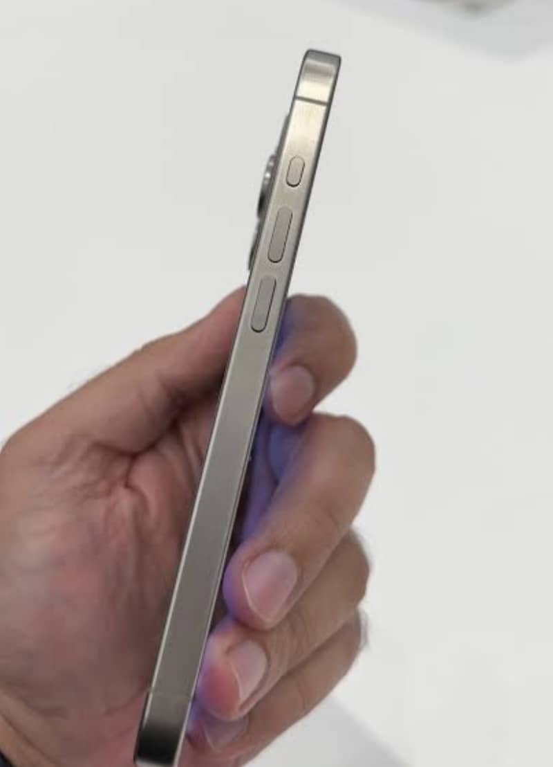 iphone 15 pro max 2