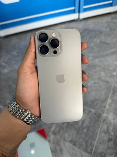 Apple iPhone 16 Pro Max