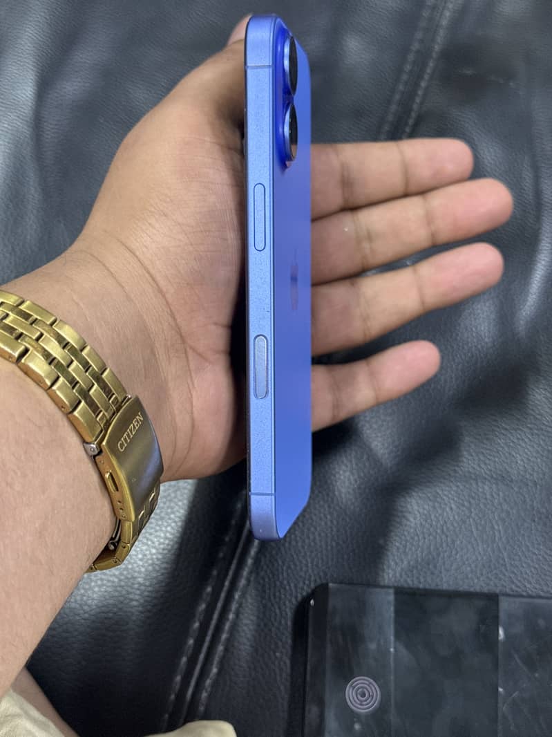 Apple iPhone 16 2
