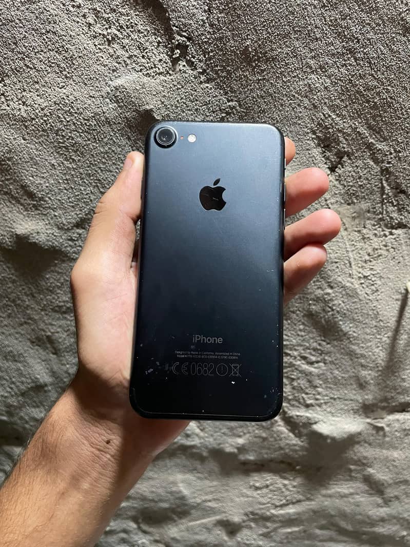 Apple iPhone 7 0