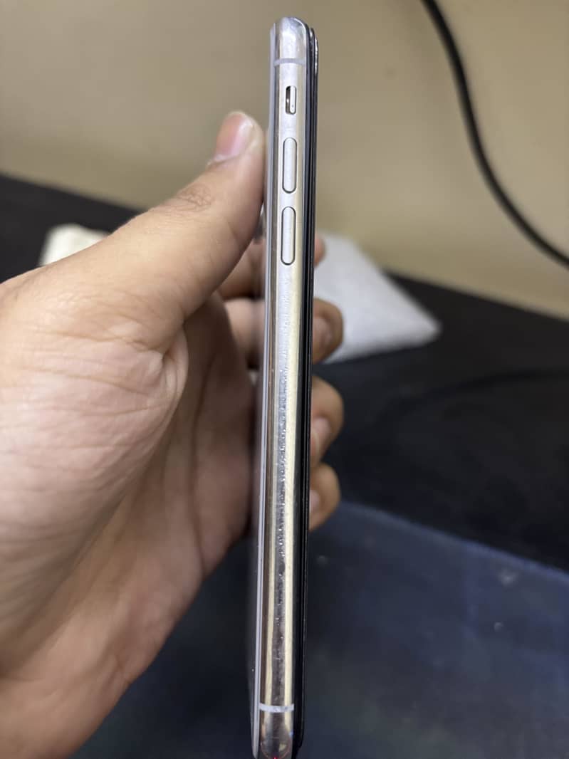 Apple iPhone X 3