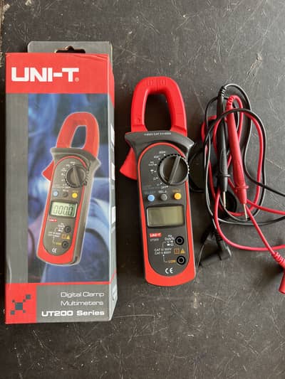 Digital clamp multimeter UT200 Series