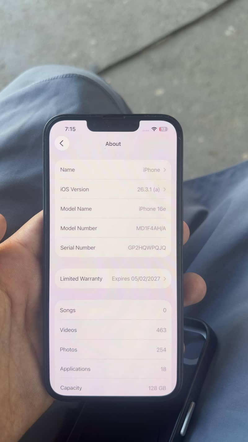Apple iPhone 16e 1