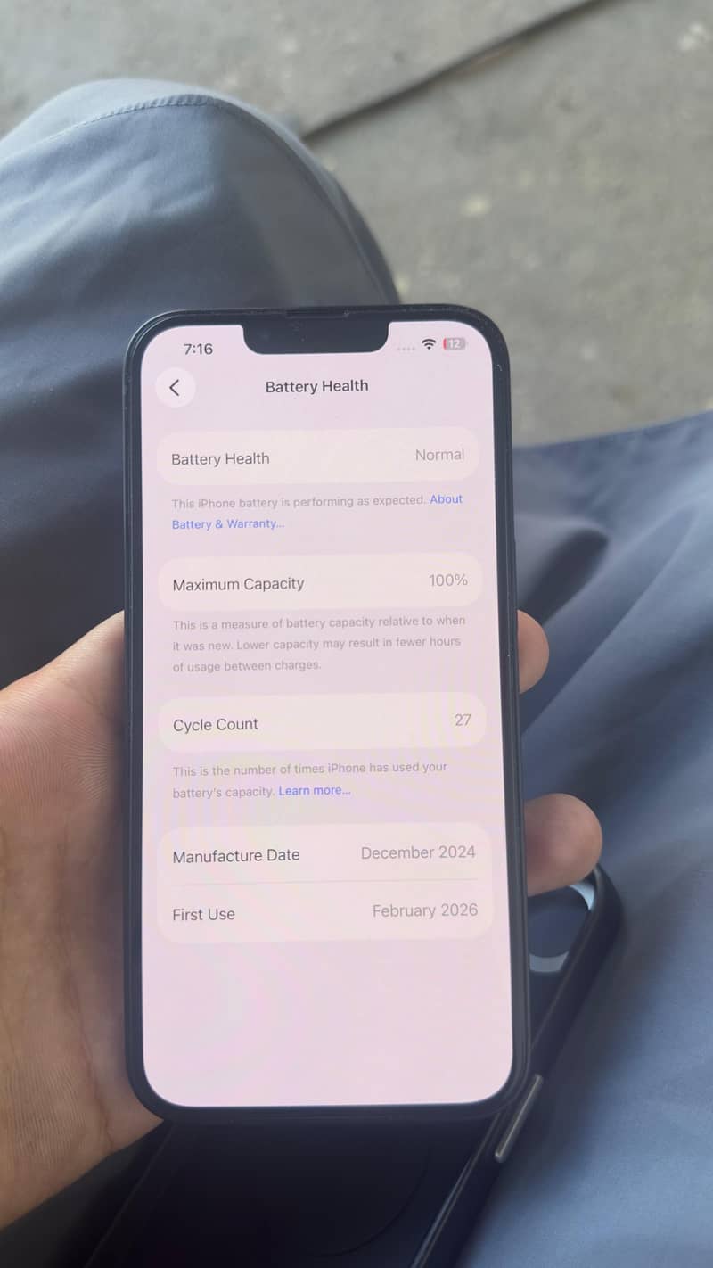 Apple iPhone 16e 2