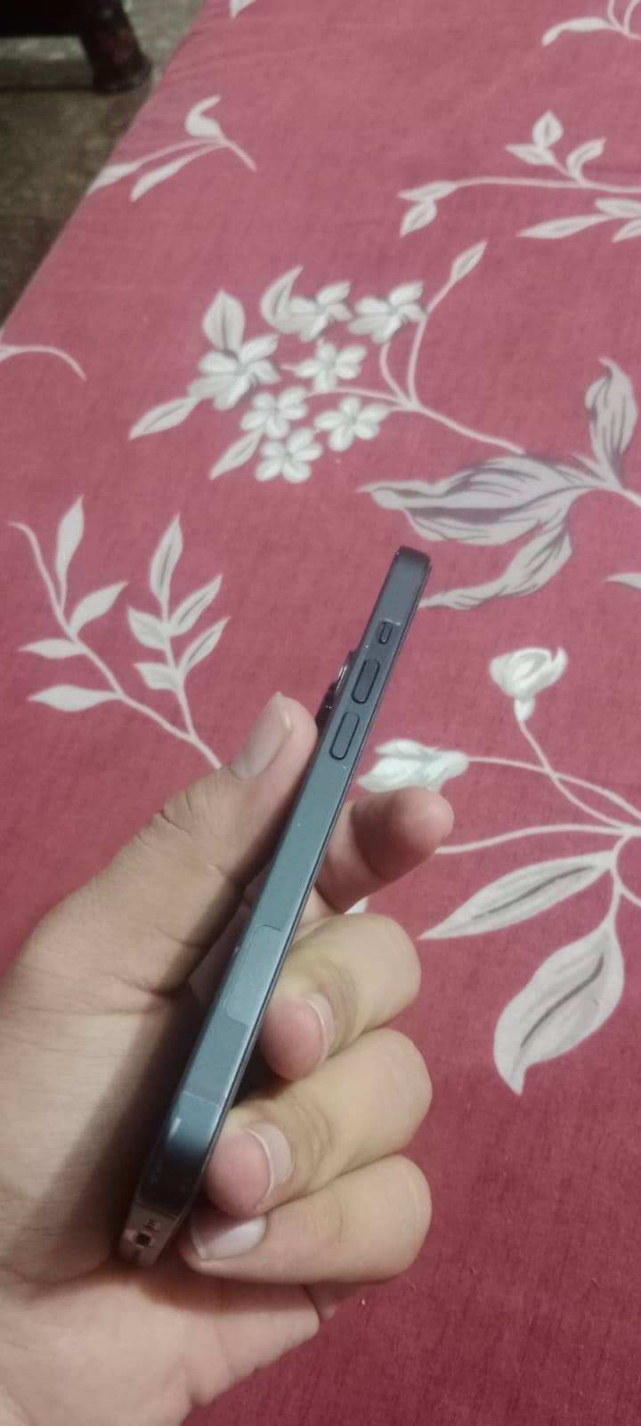 Apple iPhone 14 3