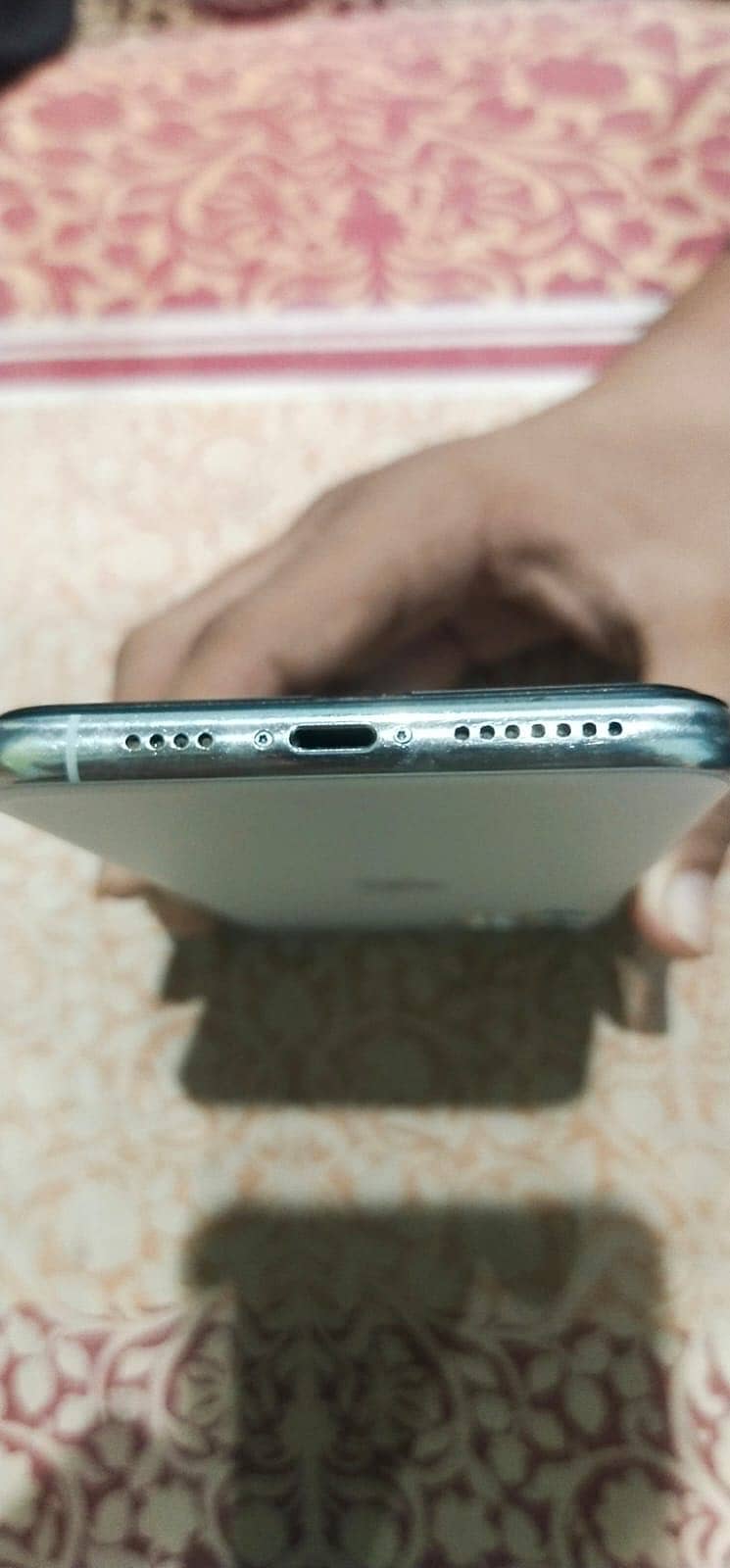 Apple iPhone 11 Pro Max 2