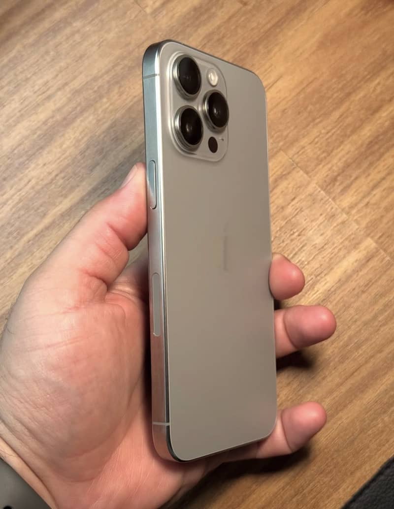 Apple iPhone 15 Pro Max 5