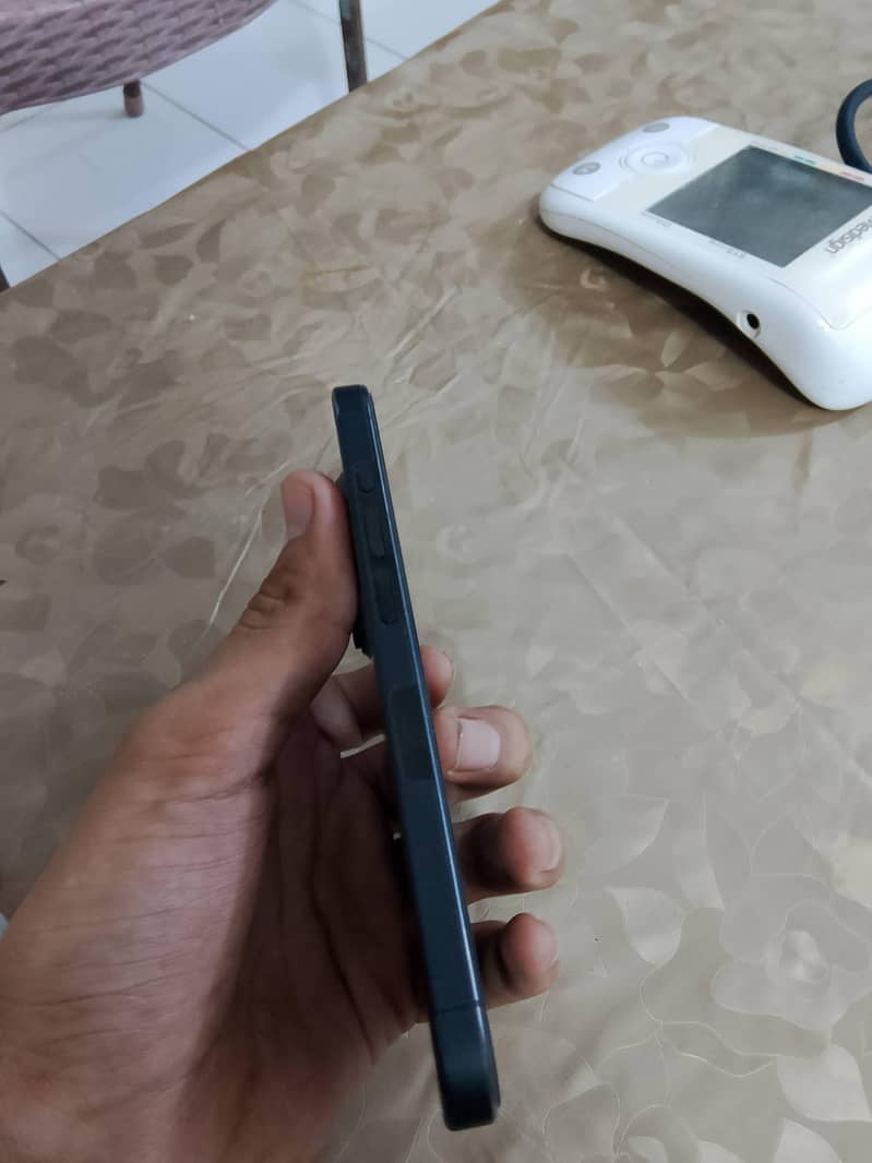 Apple iPhone 15 Pro 3