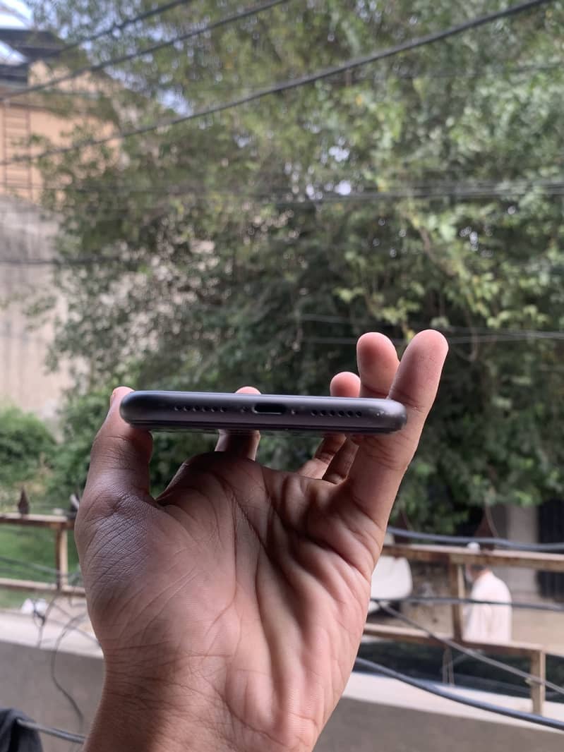 Apple iPhone 11 3