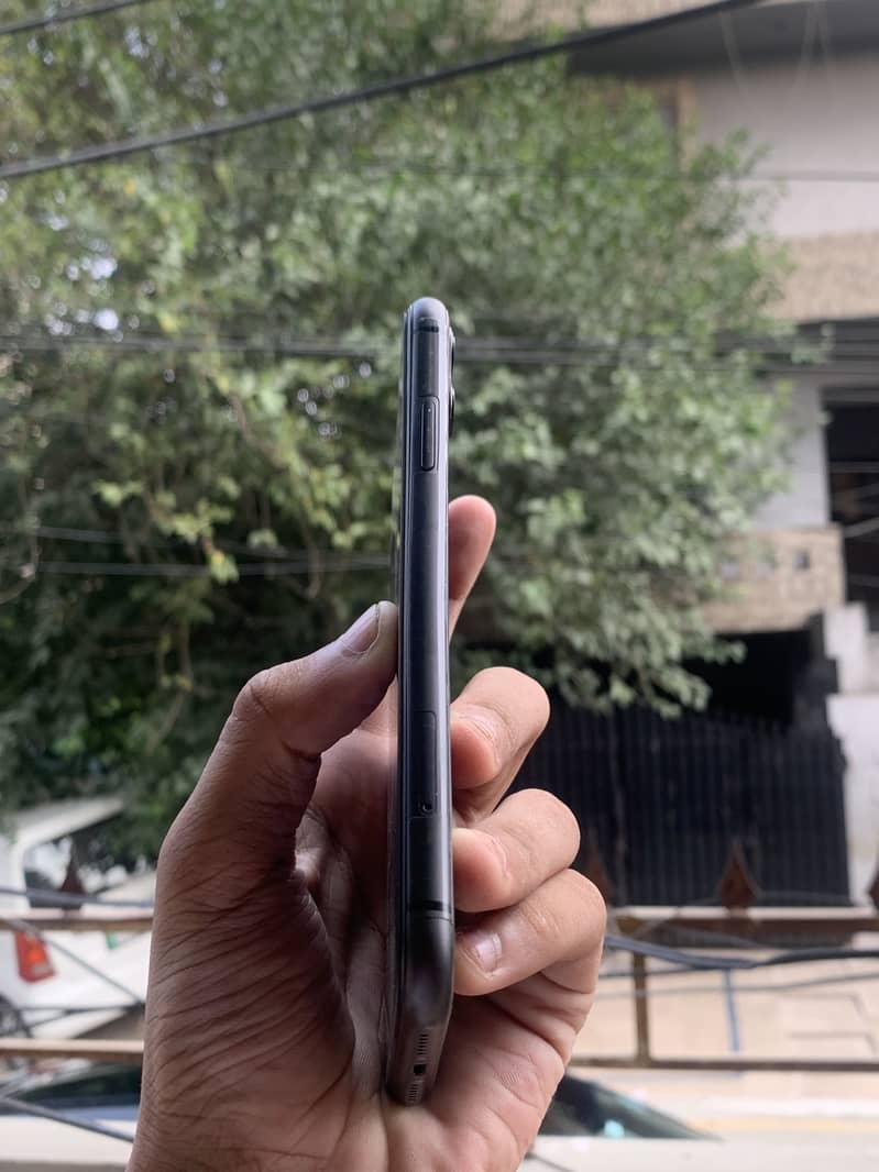Apple iPhone 11 8