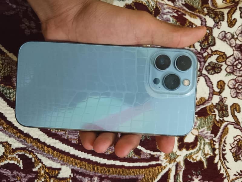 Apple iPhone 13 Pro Max 2