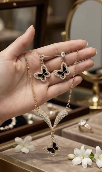 New fancy locket set