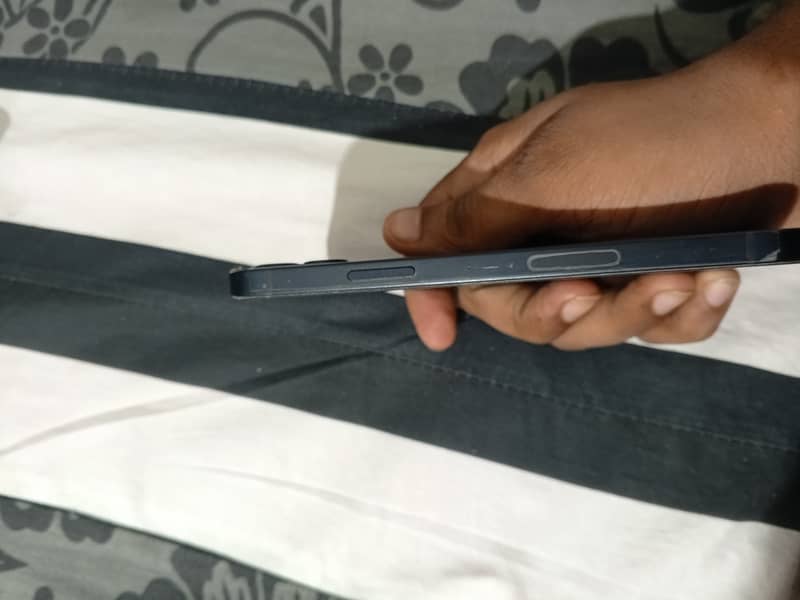Apple iPhone 12 3