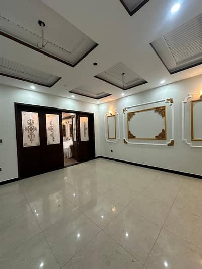 8MARLA UPPER PORTION AVAILABLE FOR RENT IN MILITARY ACCOUNT'S COLLEGE ROAD LAHORE