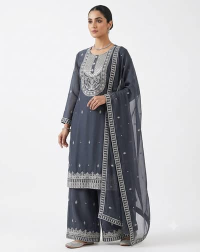 hey I am looking for a sales person for clothing brand in peshawar