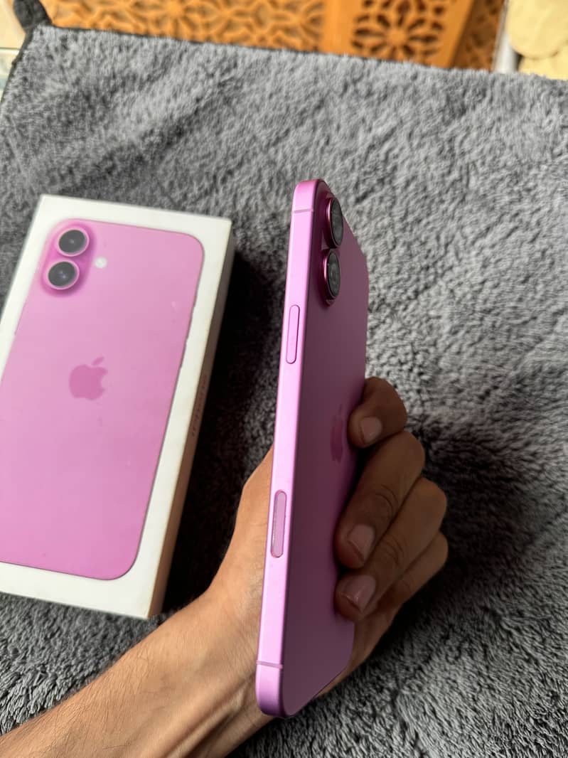 Apple iPhone 16 Plus 0
