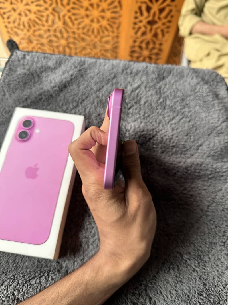 Apple iPhone 16 Plus 2