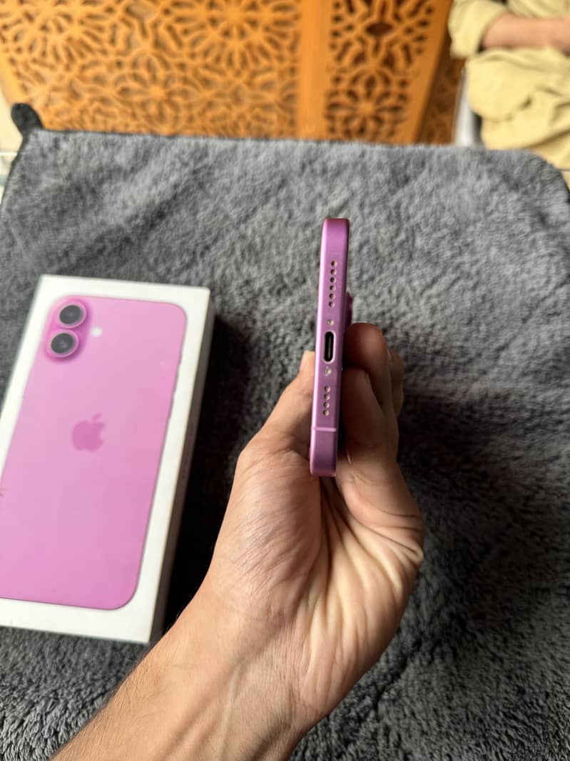 Apple iPhone 16 Plus 3