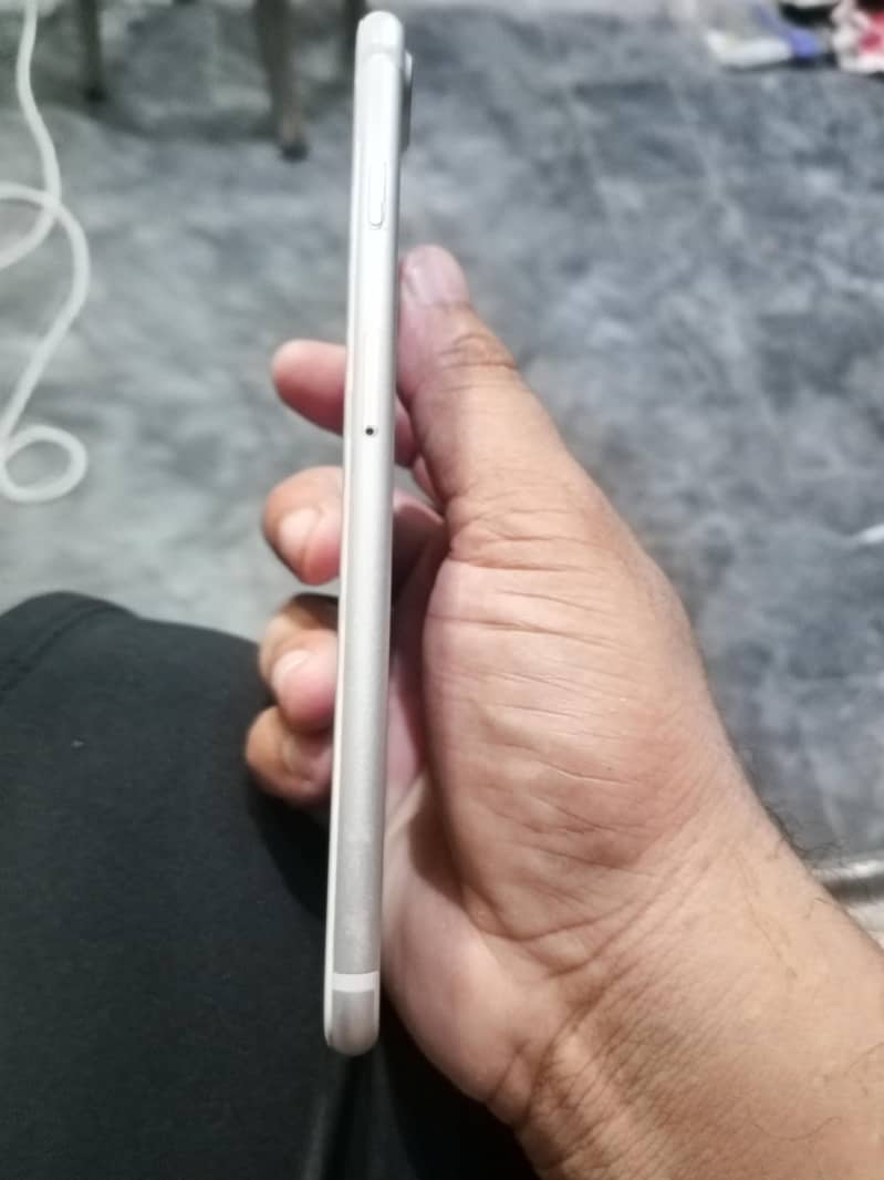 Apple iPhone 7 Plus 4
