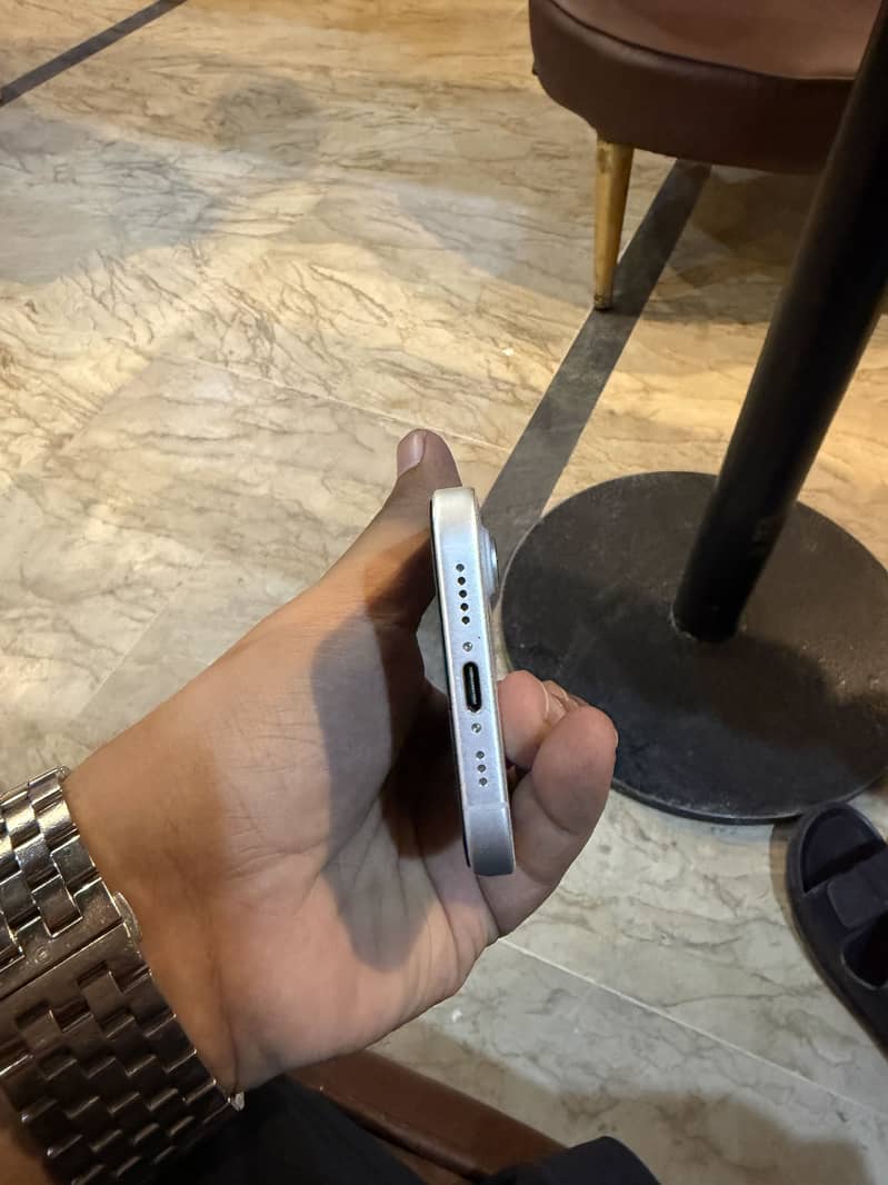 Apple iPhone 17 4