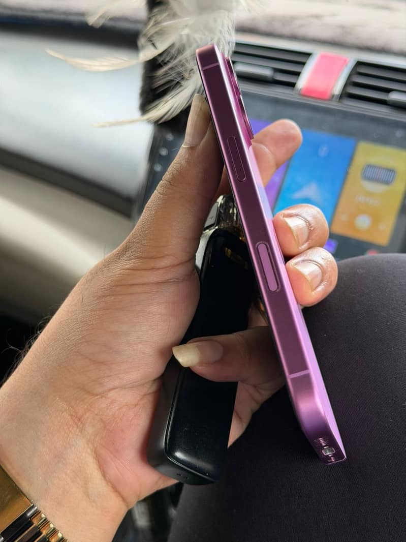 Apple iPhone 16 4