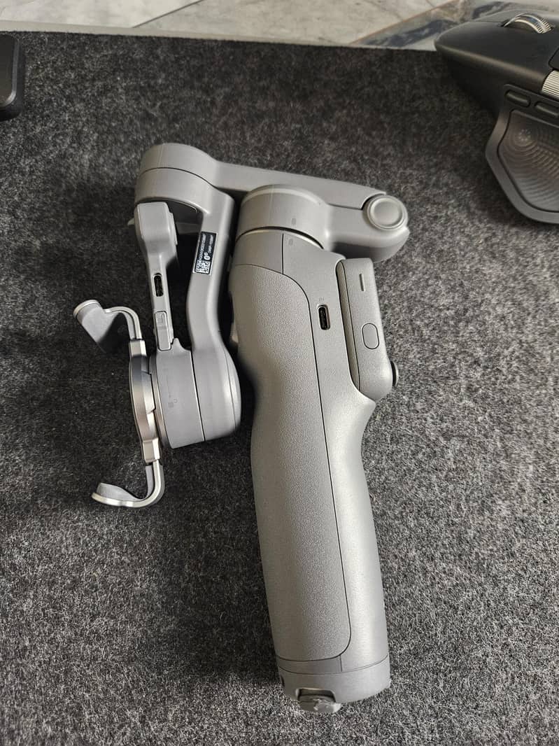 DJI Osmo Mobile 8P gimbal 0
