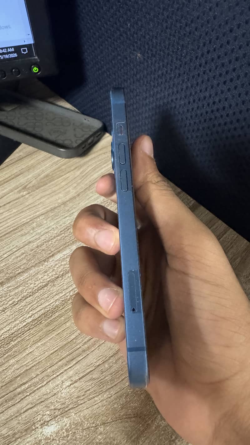 Apple iPhone 13 4