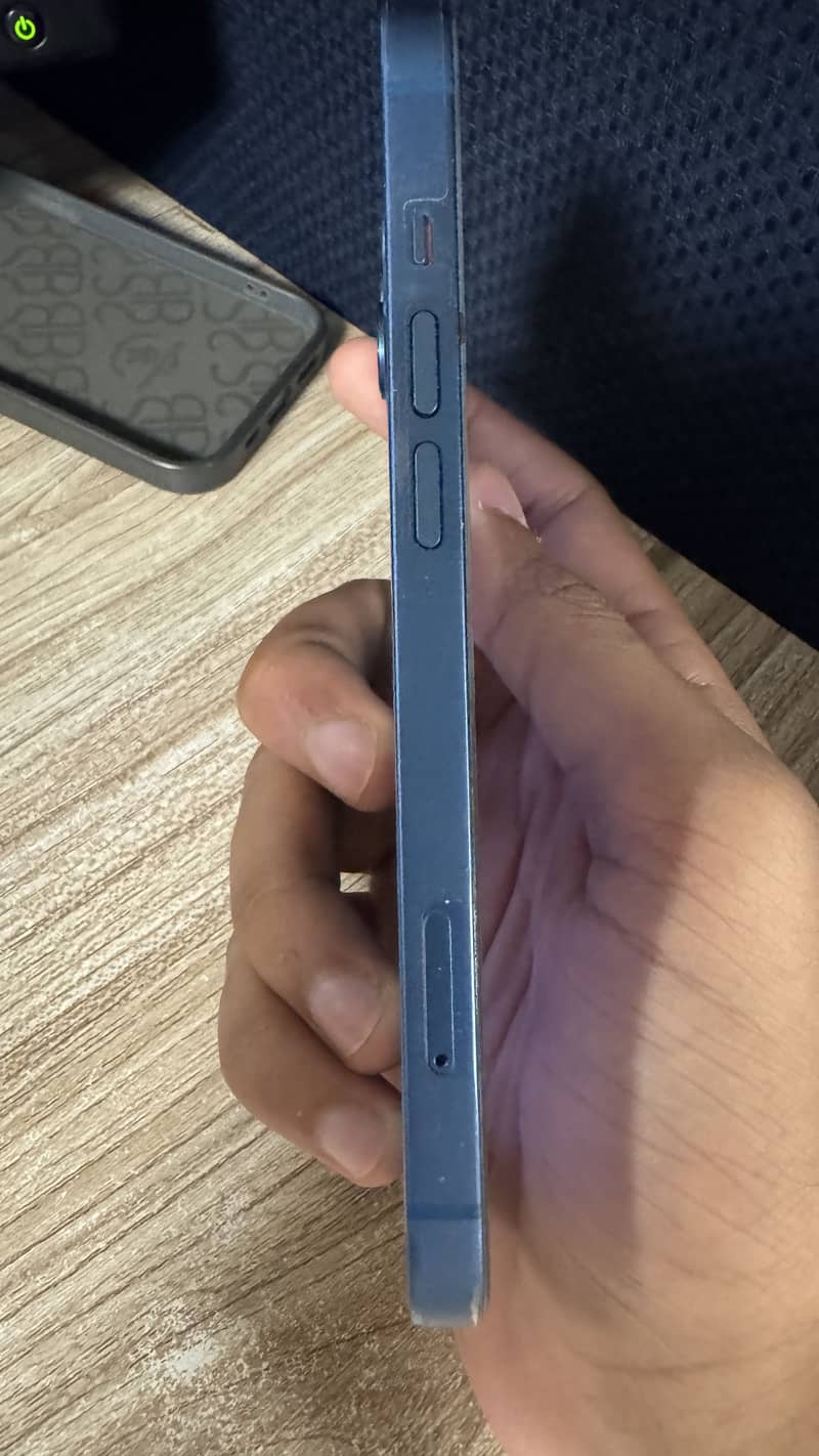 Apple iPhone 13 5