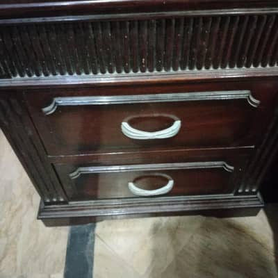 dresser with side tables