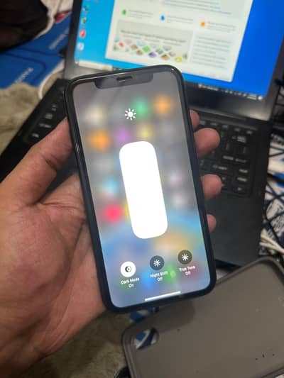 Apple iPhone XR 128gb jv 82 health water pack