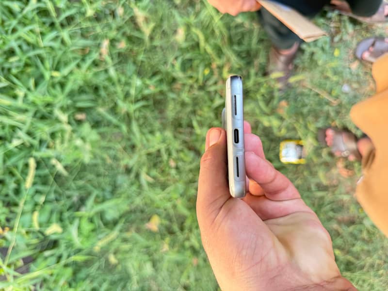 Google Pixel 8 4