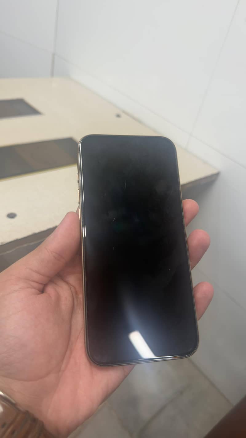 Apple iPhone 16 Pro Max 5