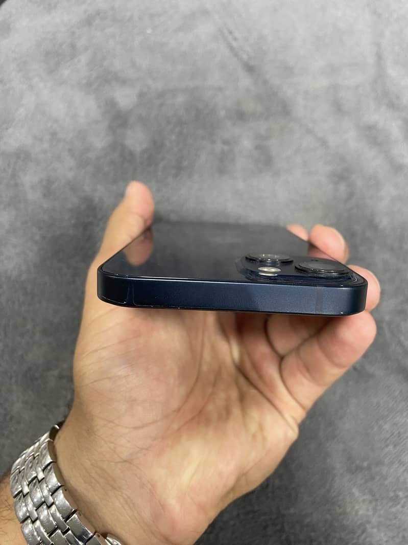 Apple iPhone 13 7