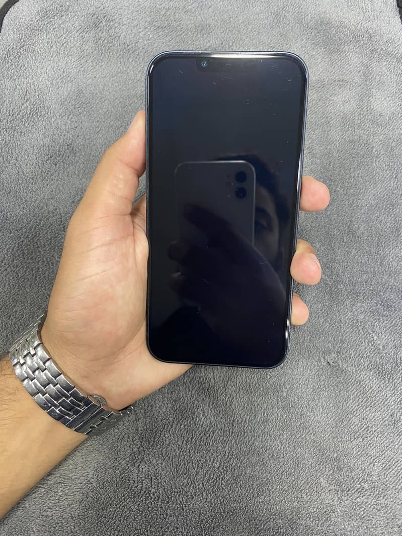 Apple iPhone 13 8