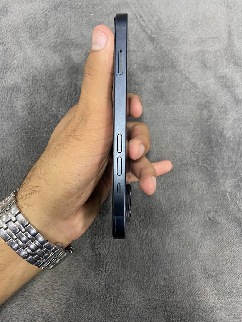Apple iPhone 13 9
