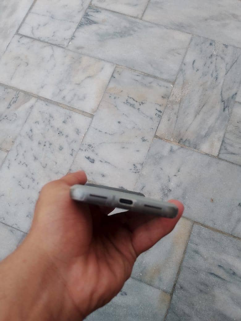 Google Pixel 8 2
