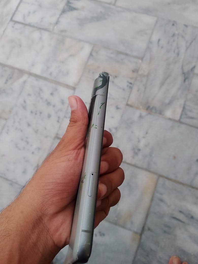 Google Pixel 8 4